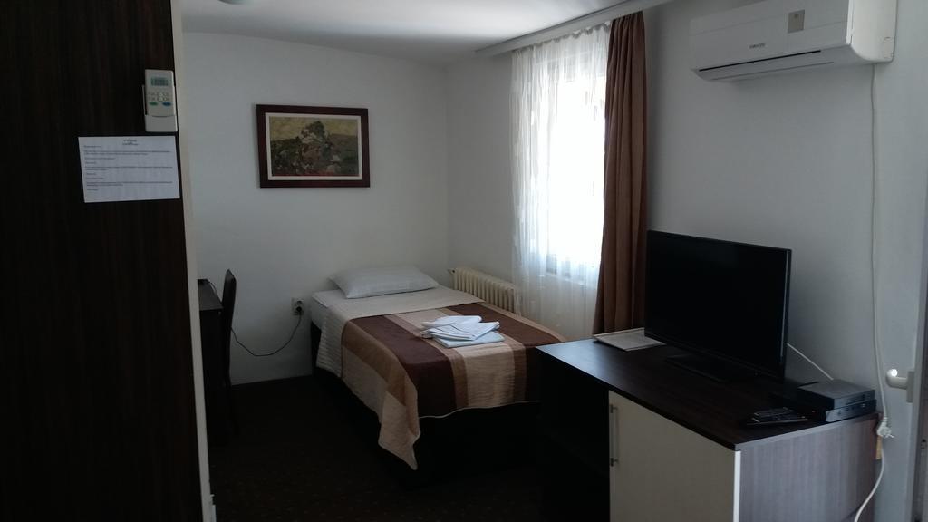 Gros Hotel - Leskovac Лесковац Экстерьер фото