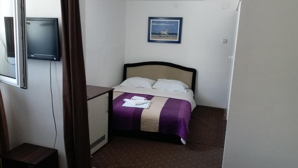Gros Hotel - Leskovac Лесковац Экстерьер фото